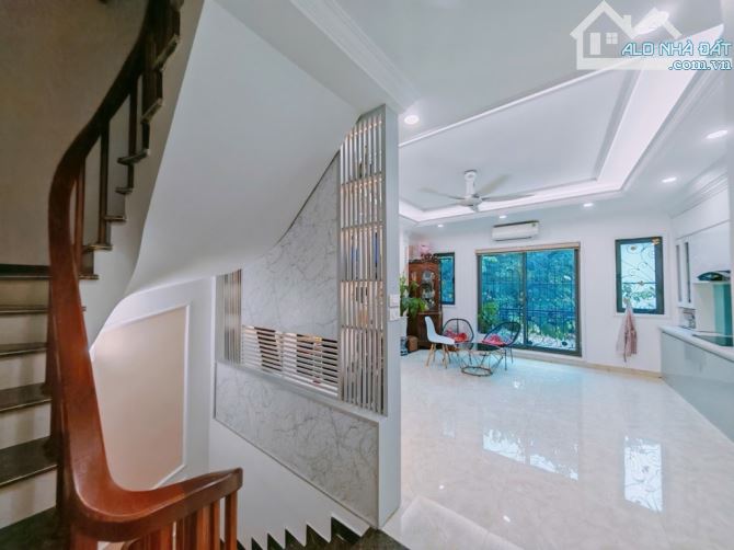 NHÀ 6 TẦNG - DOÃN KẾ THIỆN - THANG BỘ - 3 PHÒNG NGỦ KHÉP KÍN - GIÁ HỢP LÝ Chủ cần bán căn - 5