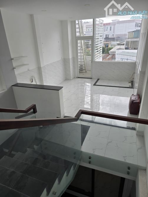 HẺM XE HƠI THÔNG VƯỜN LÀI , XE HƠI VÀO SÂN - NHÀ MỚI SÁCH VALI VỀ Ở NGAY - 5