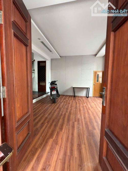 Bán biệt thự KĐT Linh Đàm  210m² x 4 tầng , MT: 11m, vỉa hè rộng  chào giá đầu tư 57,5 tỷ - 5