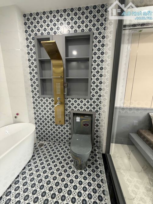 Bán nhà mới như hình, 390/ Hà Huy Giáp, Q12, giáp Gò Vấp. 4*20m, 5tấm, có TM, HXH 10m, 8.7 - 6