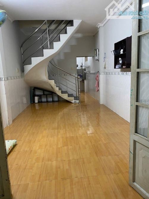 HƠN 3TỶ,QUẬN 10 NGAY VÒNG XOAY LÝ THÁI TỔ - DT 33M2 CÁCH MẶT TIỀN 20M - 7