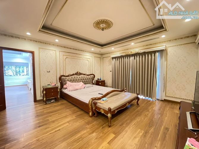 Bán nhà BT Khu Đô Thị mới Dịch Vọng - Đường To Như Phố - 350m2, MT 16m. Giá 105 tỷ - 7