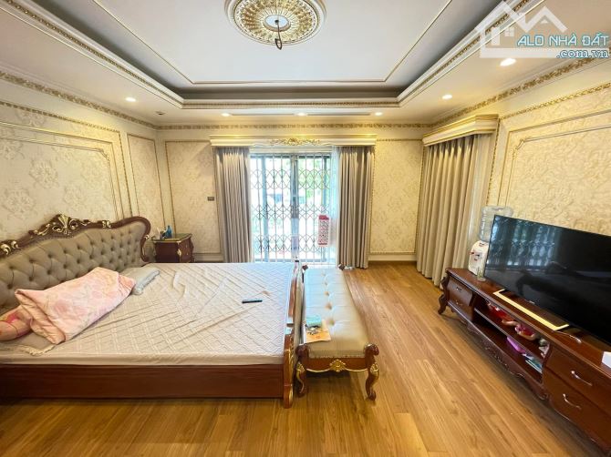 Bán nhà BT Khu Đô Thị mới Dịch Vọng - Đường To Như Phố - 352m2, MT 16m. Giá 105 tỷ - 8