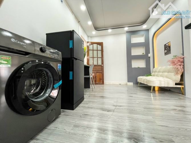 CĂN HỘ STUDIO FULL NỘI THẤT CỬA SỔ LỚN ĐÓN NẮNG QUẬN 1 - 8