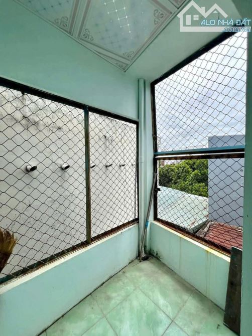 BÁN NHÀ LẦU GIÁ RẺ - KẾ BÊN CHỢ,  TRƯỜNG HỌC - 8