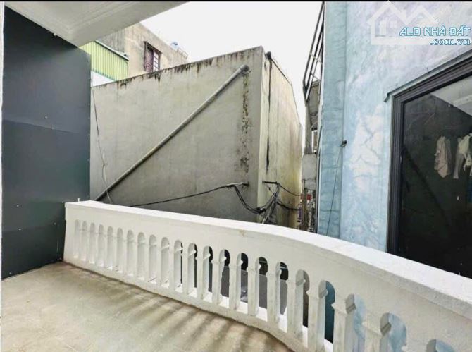 Cho thuê nhà ngõ phố Bạch Mai Hai Bà Trưng 40m x 3 tầng, giá 8.5tr/tháng - 8