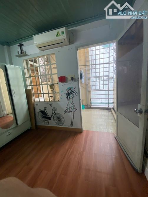 HƠN 3TỶ,QUẬN 10 NGAY VÒNG XOAY LÝ THÁI TỔ - DT 33M2 CÁCH MẶT TIỀN 20M - 8