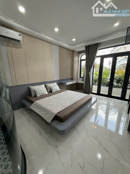 Bán nhà mới như hình, 390/ Hà Huy Giáp, Q12, giáp Gò Vấp. 4*20m, 5tấm, có TM, HXH 10m, 8.7 - 8