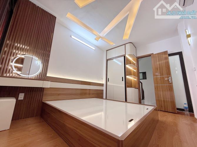 Lh chính chủ e  *** Giá:  4,88 tỷ Diện tích:  18 m2 - 8