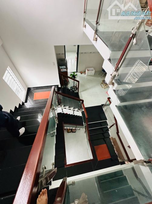 Bán nhà 2 mặt tiền Trần Duy Chiến đường oto chạy vi vu giá tốt - 9