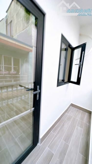 BÁN NHÀ KHU VIP Q4 PHỐ ẨM THỰC 20 THƯỚC 3 TẤM LÔ NHÌ HOÀNG DIỆU GIÁ 4 TỈ 650 TL HẺM 4M - 9