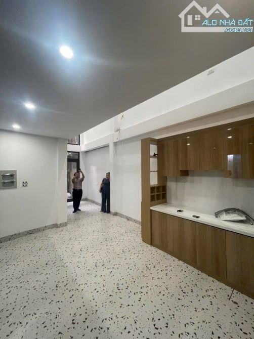 1.	Bán nhà phố Đỗ Ngọc Du 43.7m² x 5 tầng, thang máy, giá 12.9 tỷ - 9