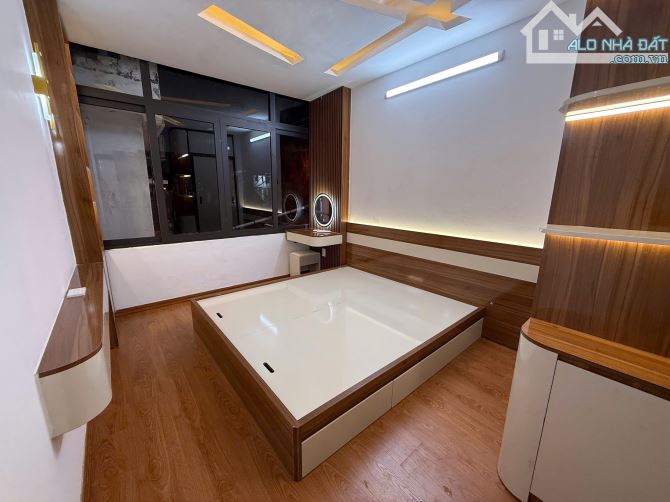 Lh chính chủ e  *** Giá:  4,88 tỷ Diện tích:  18 m2 - 9