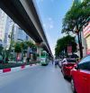 Bán nhà mặt phố Hào Nam Đống Đa, 85m2x3T,MT 5m, lô góc,vỉa hè rộng, ô tô vào nhà