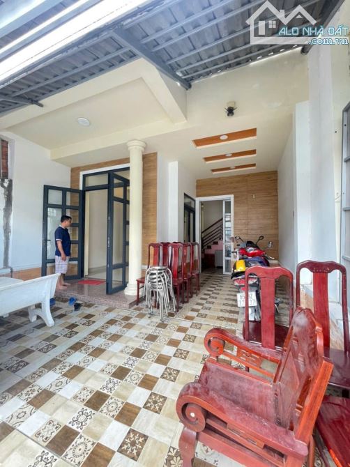 Cho thuê nhà trệt lầu KDC Nam Long 2 - Trang bị: 2 máy lạnh, 01 giường, 01 nệm, bàn ăn