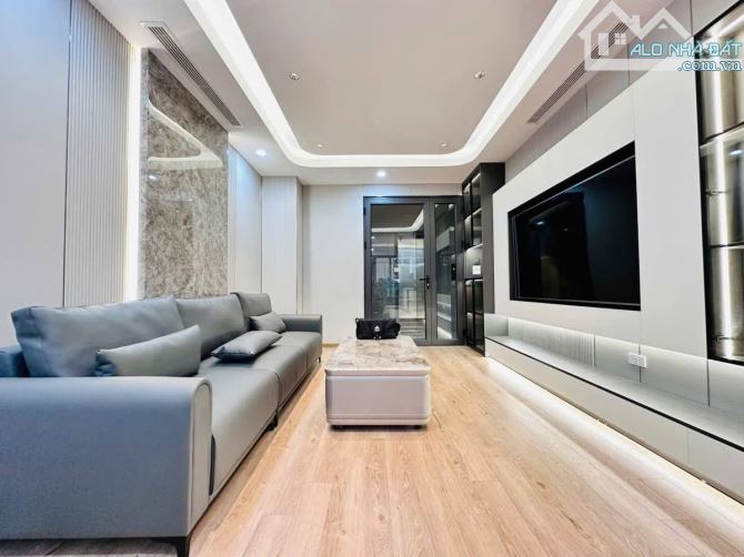 Cần bán nhà phố Cầu Diễn - Phú Diễn 42m2 5 tầng 5,2 mặt tiền