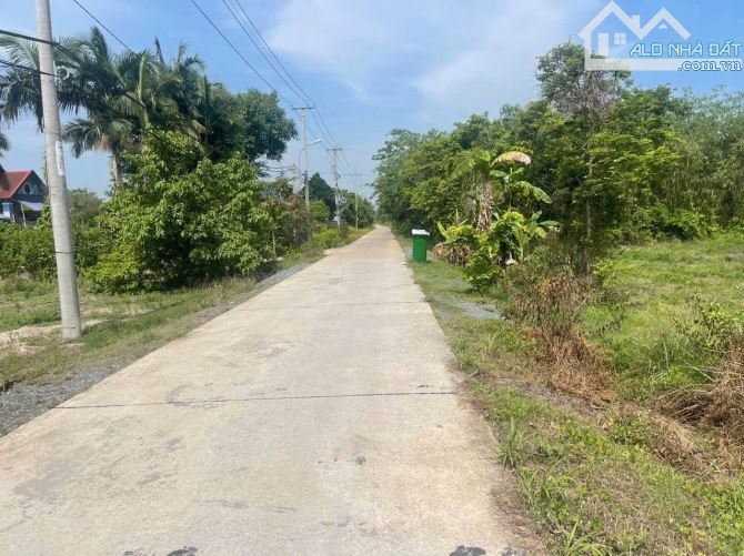 Cần bán đất mặt tiền đường Nguyễn Thị Dạng 4200m2 có 300m2 thổ cư