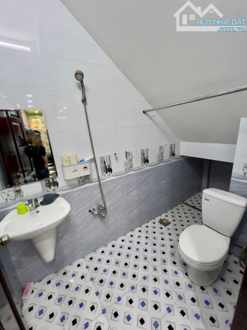 Bán Nhà Lầu Hẻm 311 Nguyễn Văn Cừ - Ninh Kiều Cần Thơ