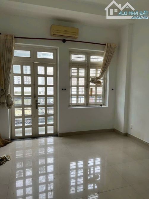 Bán nhà Trịnh Đình Trọng TP 52m² (4x13m), 2 tầng, 3PN, sổ hồng vuông vức giá chỉ 5 tỷx