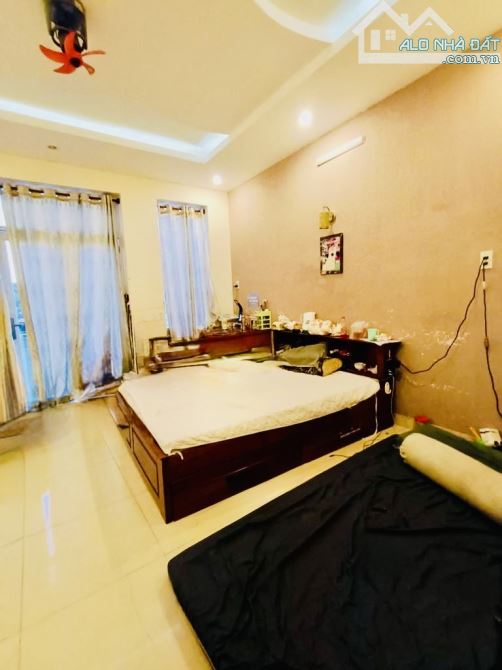 NHÀ TRỆT - LẦU HẺM 157 DƯƠNG BÁ TRẠC PHƯỜNG 1- QUẬN 8 - SÁT HẺM XE HƠI - 74M2 - NHỈNH 4 TỶ