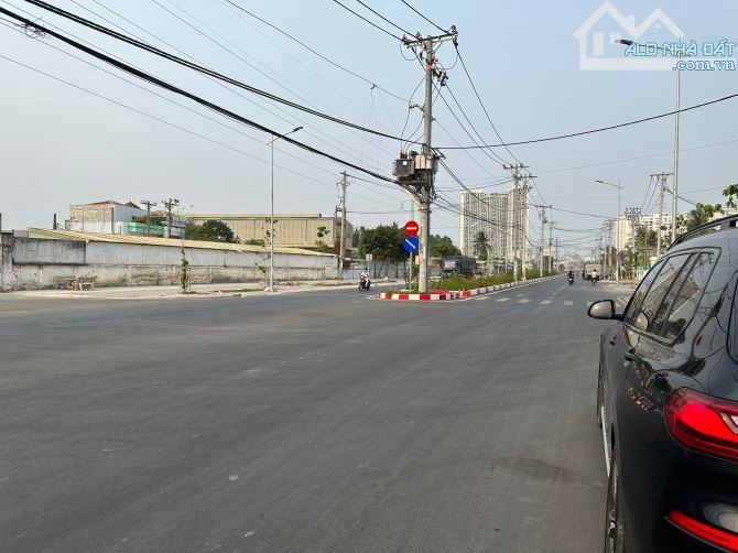 Bán đất mặt tiền đường Tạ Quang Bửu Phường 6 Quận 8. Thửa đất lô góc, nở hậu, DT Lớn
