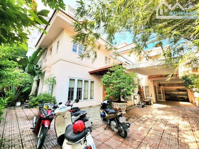 Biệt thự Góc 2MT gần 300m2 Mặt tiền Trần Cao Vân, P.Phú Nhuận. Giá chỉ 130tr/m2