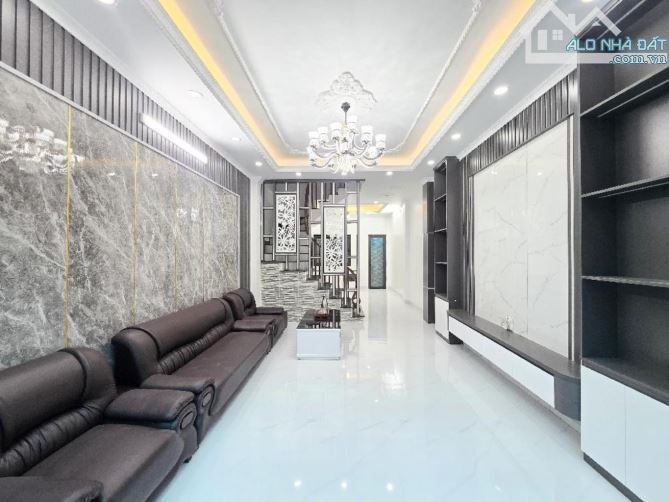Bán nhà Đông Mỹ, Thanh Trì 60m2 x 4,5 tầng, ô tô đỗ cửa, giá 5,4 tỷ
