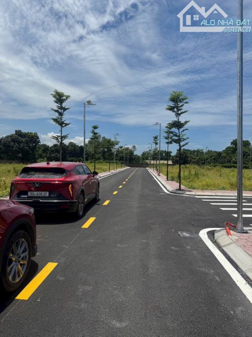 Bán Đất Phú Cát , QL21 , Phú Cát ,Quốc Oai, HN. DT 100m2 MT 5,5m , giá thoả thuận.