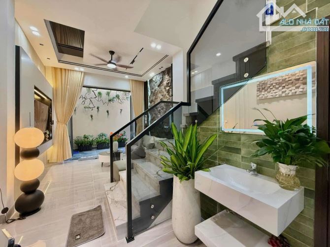 BÁN NHÀ VIỆT HƯNG GIÁ 8.X TỶ, DT60M2, MT4.6M, 4 TẦNG, Ô TÔ, NHÀ ĐẸP GIÁ VỠ NỢ