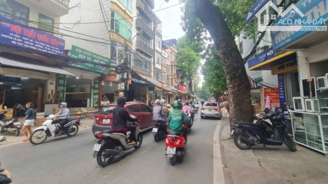 Cực hiếm Ba Đình - Bán Đất tặng nhà 105m2_02 Thoáng tại Đường Đê La Thành, Giá Nhỉnh 20 tỷ