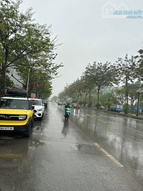 BÁN ĐẤT TẶNG NHÀ MẶT PHỐ TRỊNH VĂN BÔ LÔ GÓC Ô TÔ KINH DOANH 65M2 GIÁ 28 TỶ