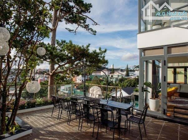 Villa hiện đại View Đẹp nằm ngay cửa ngỏ vào Trung Tâm Đà Lạt 296m2 MT đường 3/4 giá 45 Tỷ