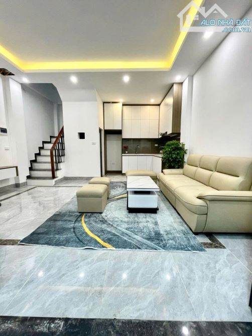 Cực Hiếm: Bán Nhà Xây Mới Cầu Giấy - DT 35m2 x 5 Tầng - Tặng Full Nội Thất - Giá Nhỉnh 8Tỷ