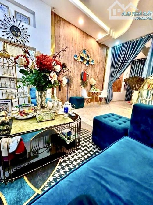 Bán nhà hẻm xe hơi Tân Bình, 4 Tầng, ngang 4.2m, 54m2 gần Hoàng Việt_Út Tịch, 9.85 Tỷ