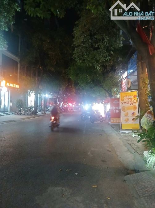 Bán gấp! Mặt phố Yên Phúc, Hà Đông 60m2, MT 4m, ô tô tránh vỉa hè, kinh doanh, nhỉnh 16 tỷ