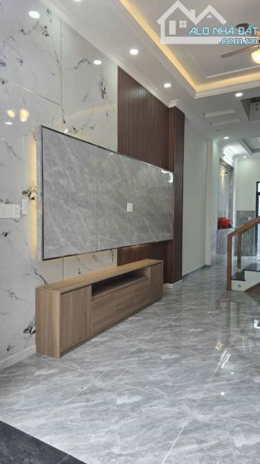 🏡 NHÀ ĐẸP 3 TẦNG HIỆN ĐẠI,ĐƯỜNG XE HƠI,NỘI THẤT CAO CẤP 4PN,3WC NHỈNH 5 TỶ