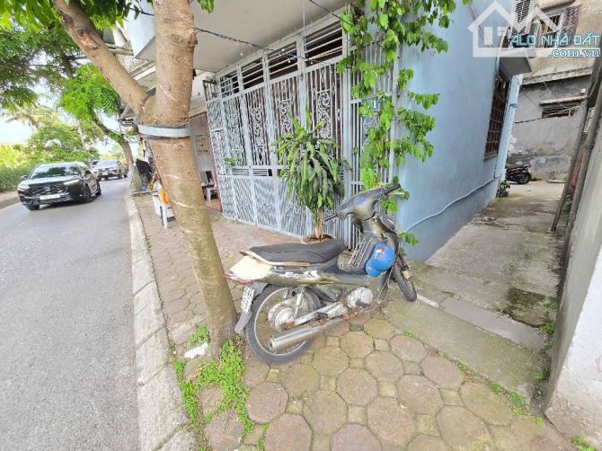 BÁN ĐẤT TẶNG NHÀ 3 TẦNG,48m/7.99 tỷ  KINH DOANH ĐỈNH - MẶT CHỢ, Ô TÔ TRÁNH,ngõ thông