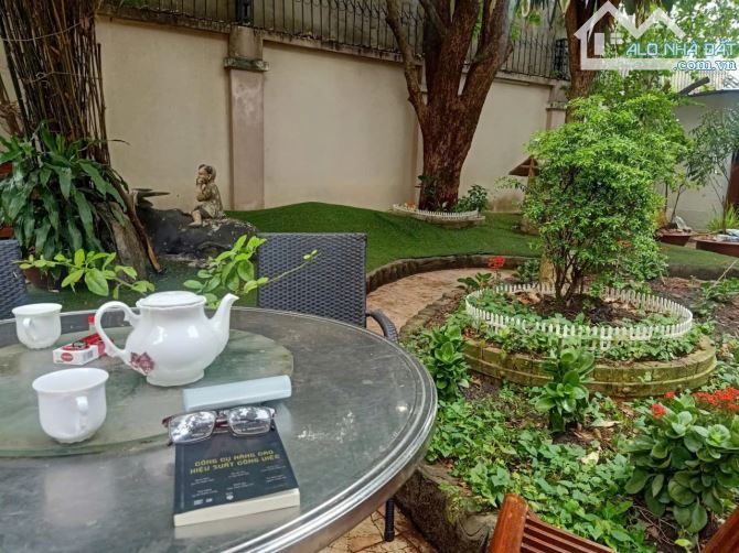 Siêu Biệt Thự 3 tầng,Mặt tiền 1200m2, full thổ, dài 65m,Nguyễn Áí Quốc, Biên Hòa