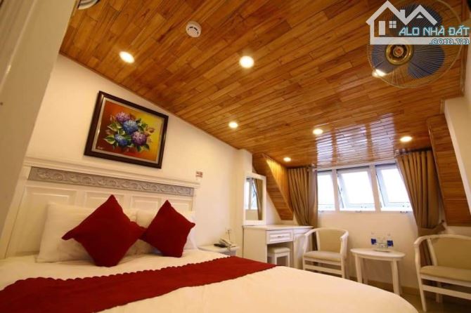 Bán khách sạn đường Nguyễn Chí Thanh đối diện chợ đêm phường Xuân Hương (P.1 cũ) , Đà Lạt