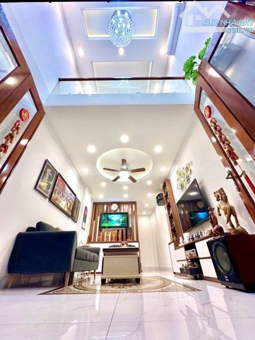 Bán nhà Văn Quán– Ô tô đỗ cửa- giá đầu tư- nội thất đẹp như tranh