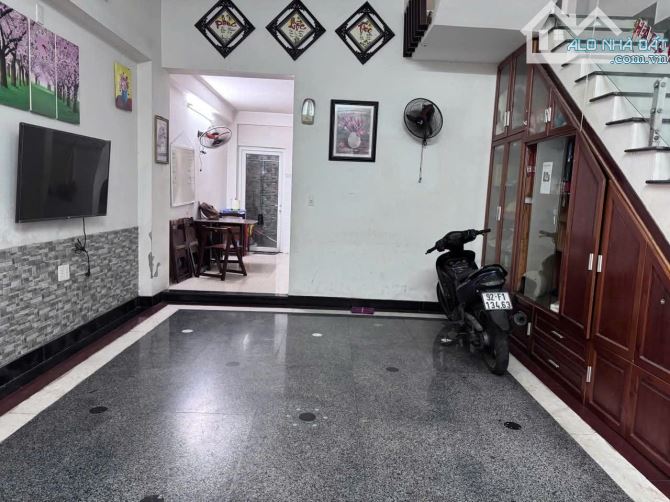 Cho thuê nhà 3 tầng kiệt oto Nguyễn Công Trứ, Sơn Trà