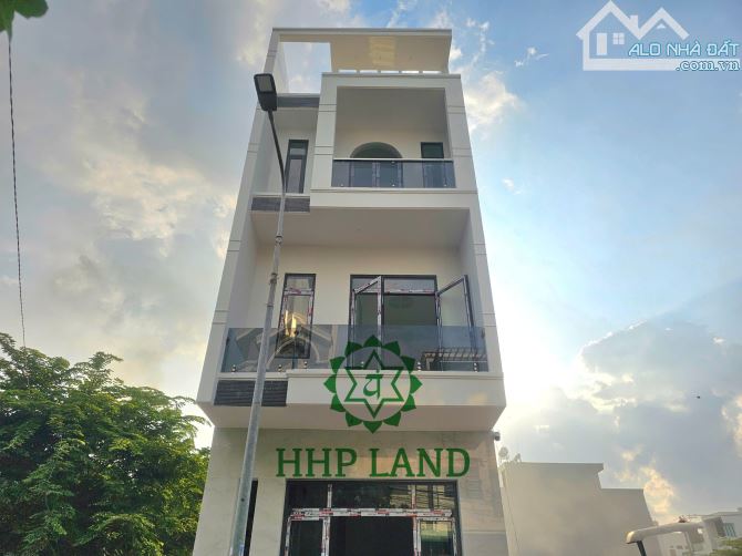 Bán nhà đang xây mới gần Trường Nguyễn Bỉnh Khiêm, p. Quang Vinh