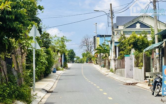 Bán Nhà Hóc Môn - 140M2 (18 x 9.5 ) - 3Tầng - Đường 10M- Chỉ 4 Tỷ. - 5
