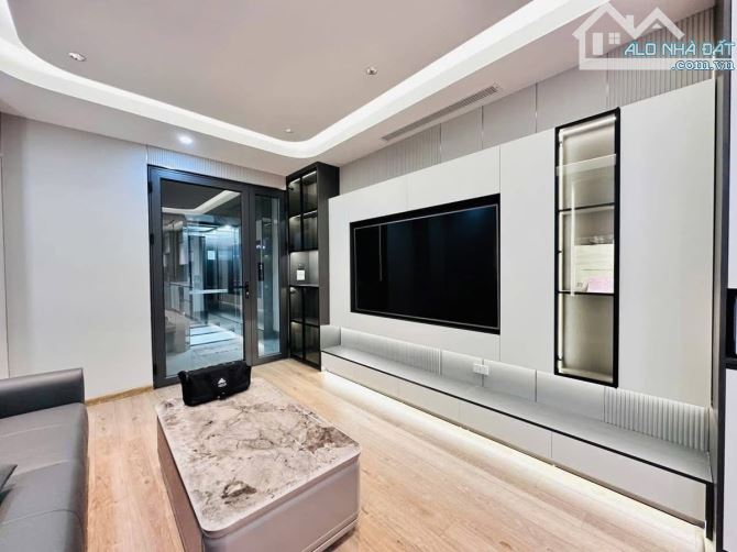 Cần bán nhà phố Cầu Diễn - Phú Diễn 42m2 5 tầng 5,2 mặt tiền - 1