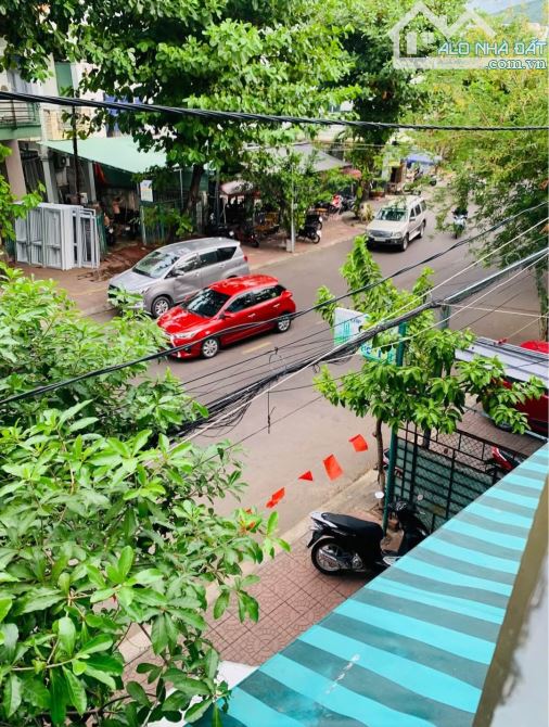 Ban nhà 2 tầng mặt tiền đường Hoàng Văn thụ - 1