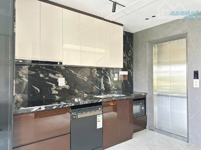 SIÊU PHẨM NGỌC THUỴ- Ô TÔ TRÁNH - KINH DOANH VỈ HÈ, VIEW CÔNG VIÊN, FULL NỘI THẤT CAO CẤP - 1