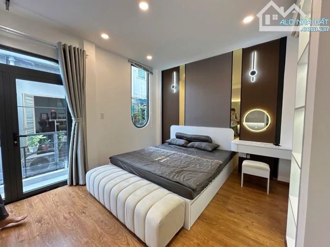 BÁN NHÀ VIỆT HƯNG NHỈNH 8 TỶ, DT40M2, MT4M, 5 TẦNG, THANG MÁY - 1