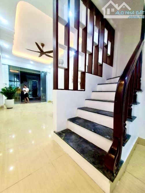 NGÕ RỘNG TRƯỚC NHÀ 3,5 m , Ô TÔ TRÁNH , ĐỖ CỔNG , FUL NỘI THẤT Ở LUÔN , CHỦ THIỆN CHÍ BÁN - 1