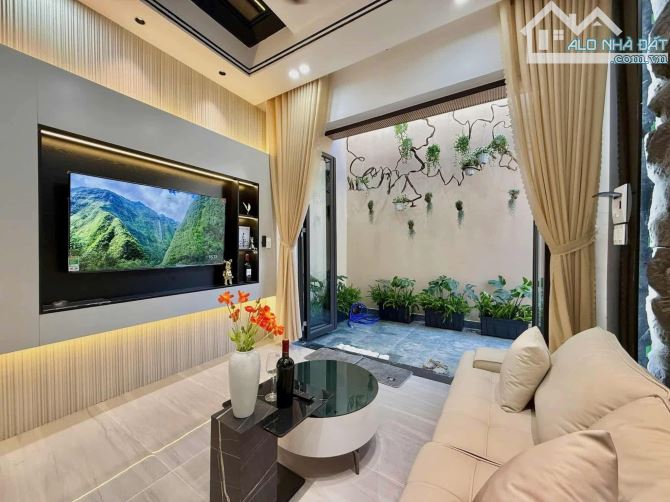 BÁN NHÀ VIỆT HƯNG GIÁ 8.X TỶ, DT60M2, MT4.6M, 4 TẦNG, Ô TÔ, NHÀ ĐẸP GIÁ VỠ NỢ - 1