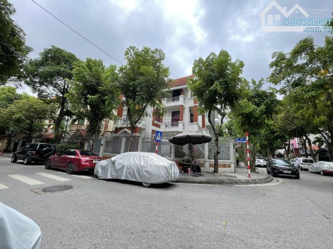 ( KÍN HIẾM RẺ ĐẸP ) Biệt thự Cao Xuân Huy 400m2 Mt 20m Ở & KINH DOANH view sân chơi 135TỶ - 1